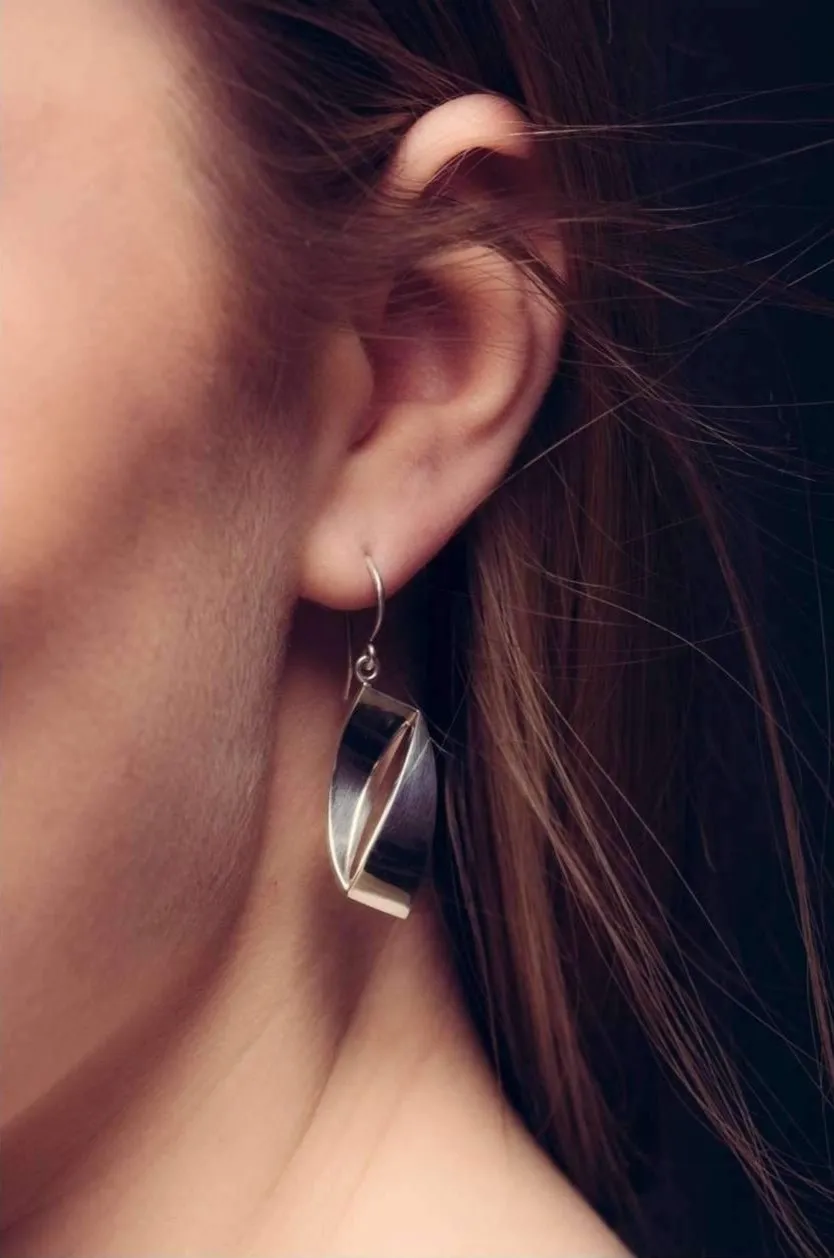 2015 Legacy Earrings E1, Red Gold