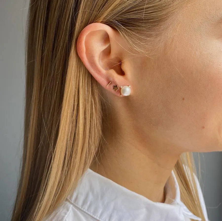9kt Gold Bar Stud Earrings