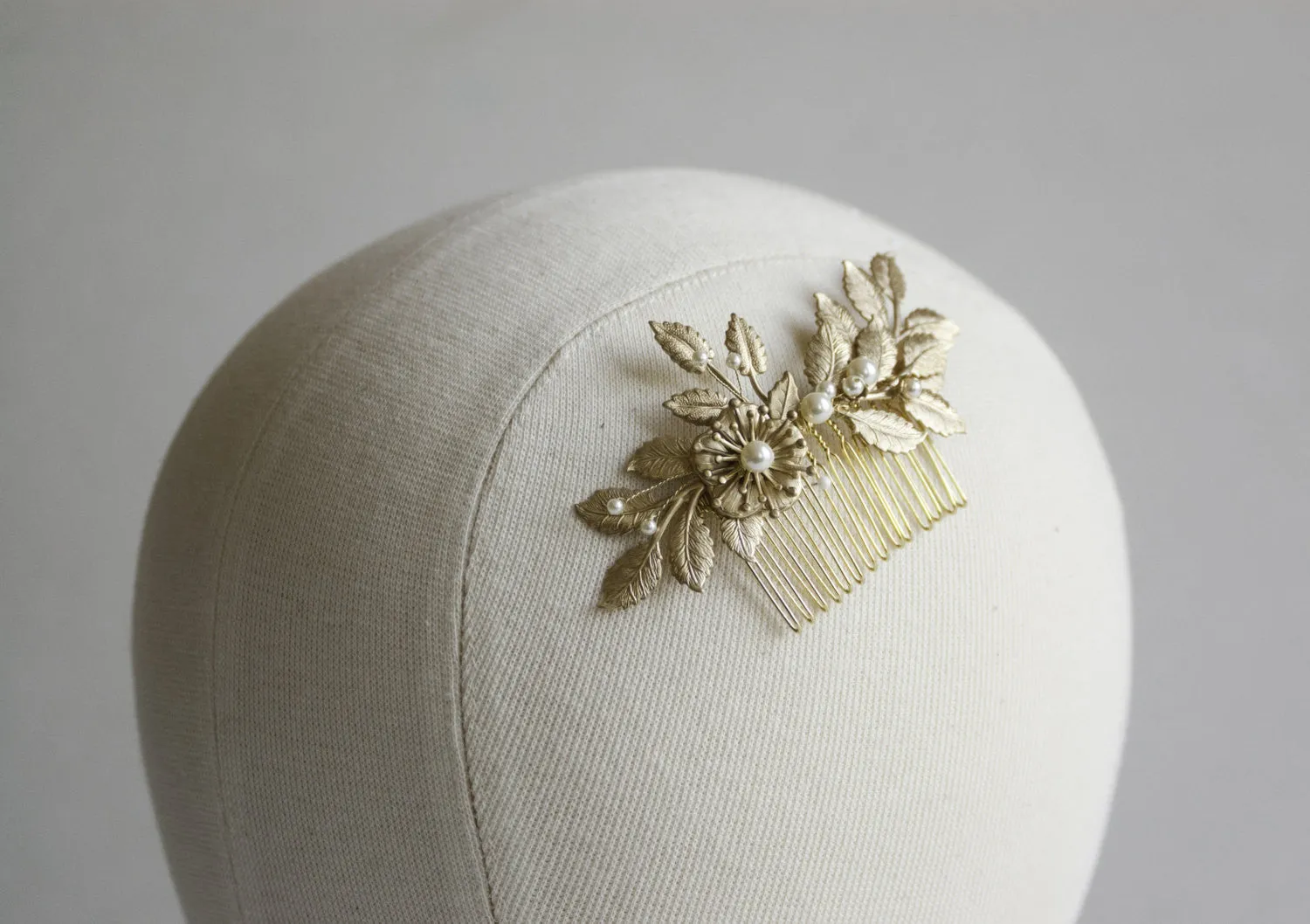 Flower and leaf hair comb
