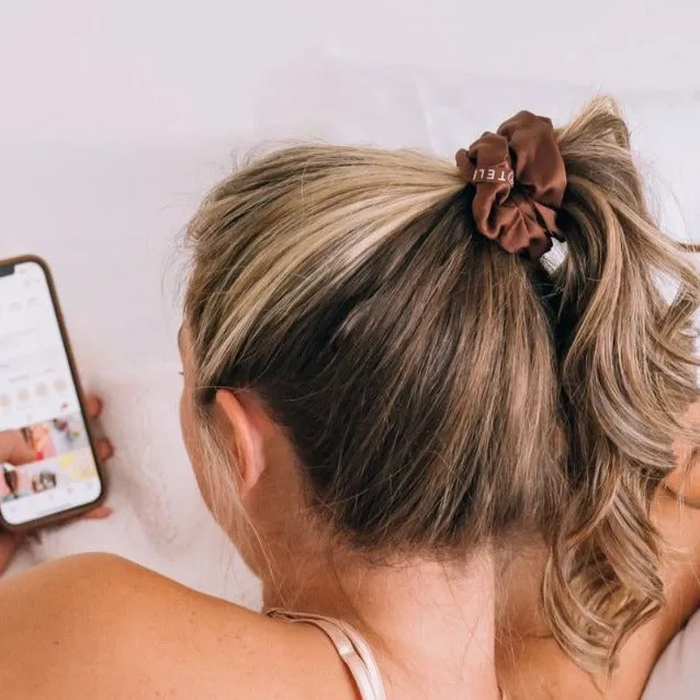 For the Love of Nudes Lage Scrunchie