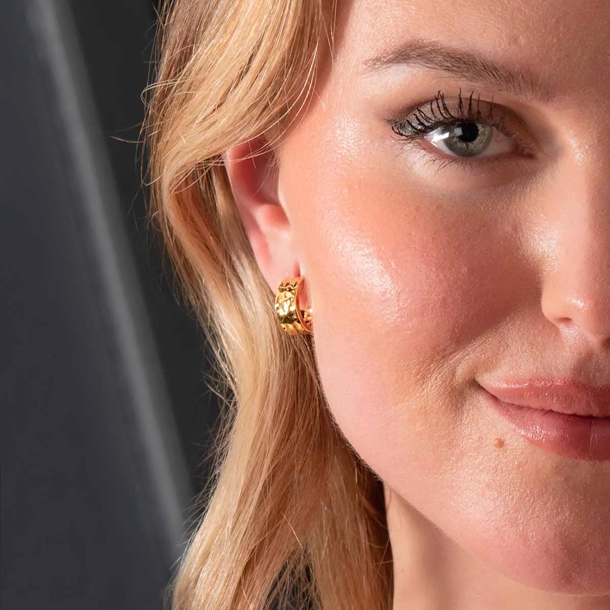 Certainly! Here’s an optimized title for the product:

**Elegant Grecian Hammered Huggie Hoop Earrings – Stylish and Lightweight for Everyday Wear** 

This title includes descriptive modifiers to enhance appeal and clarify the products characteristics.