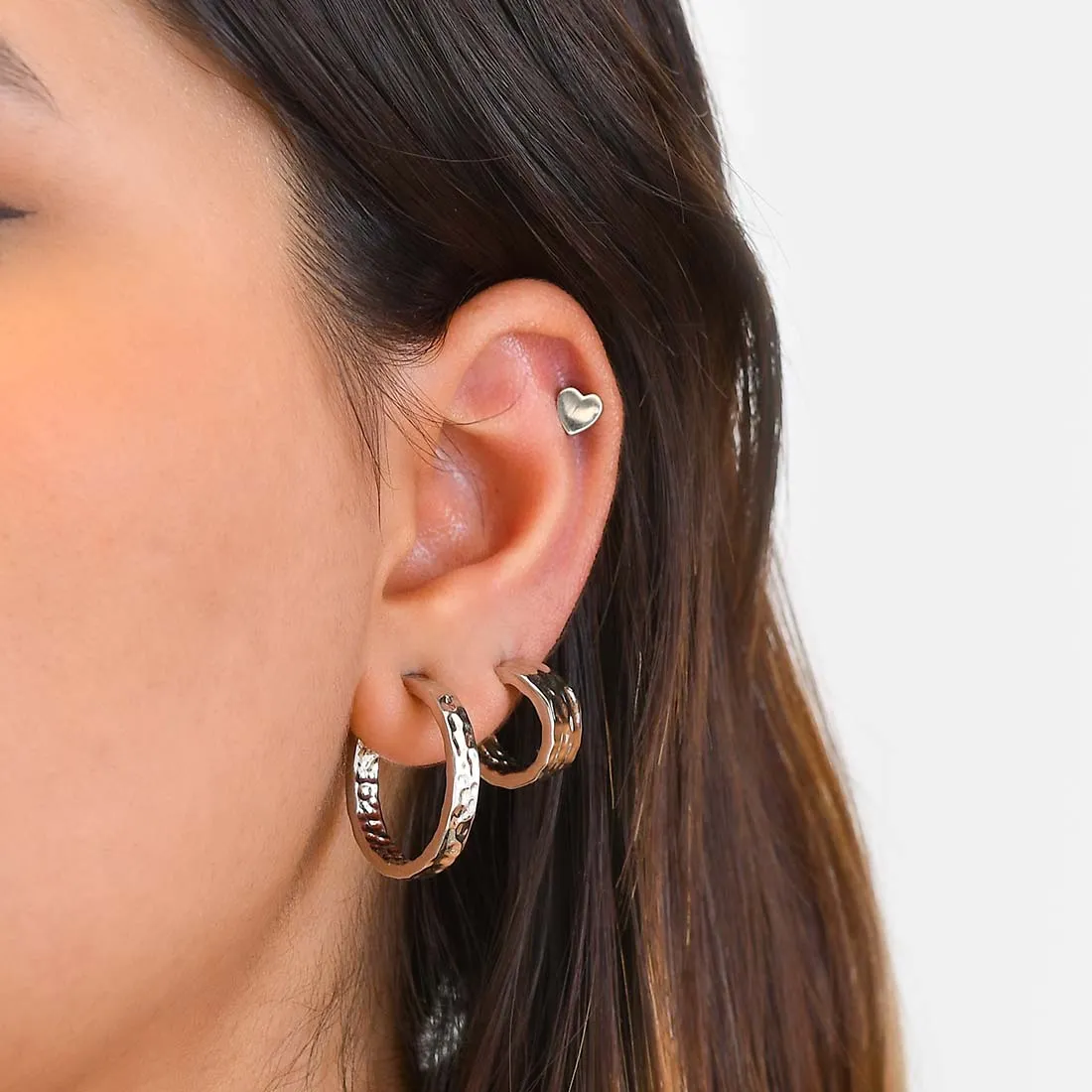 Certainly! Here’s an optimized title for the product:

**Elegant Grecian Hammered Huggie Hoop Earrings – Stylish and Lightweight for Everyday Wear** 

This title includes descriptive modifiers to enhance appeal and clarify the products characteristics.