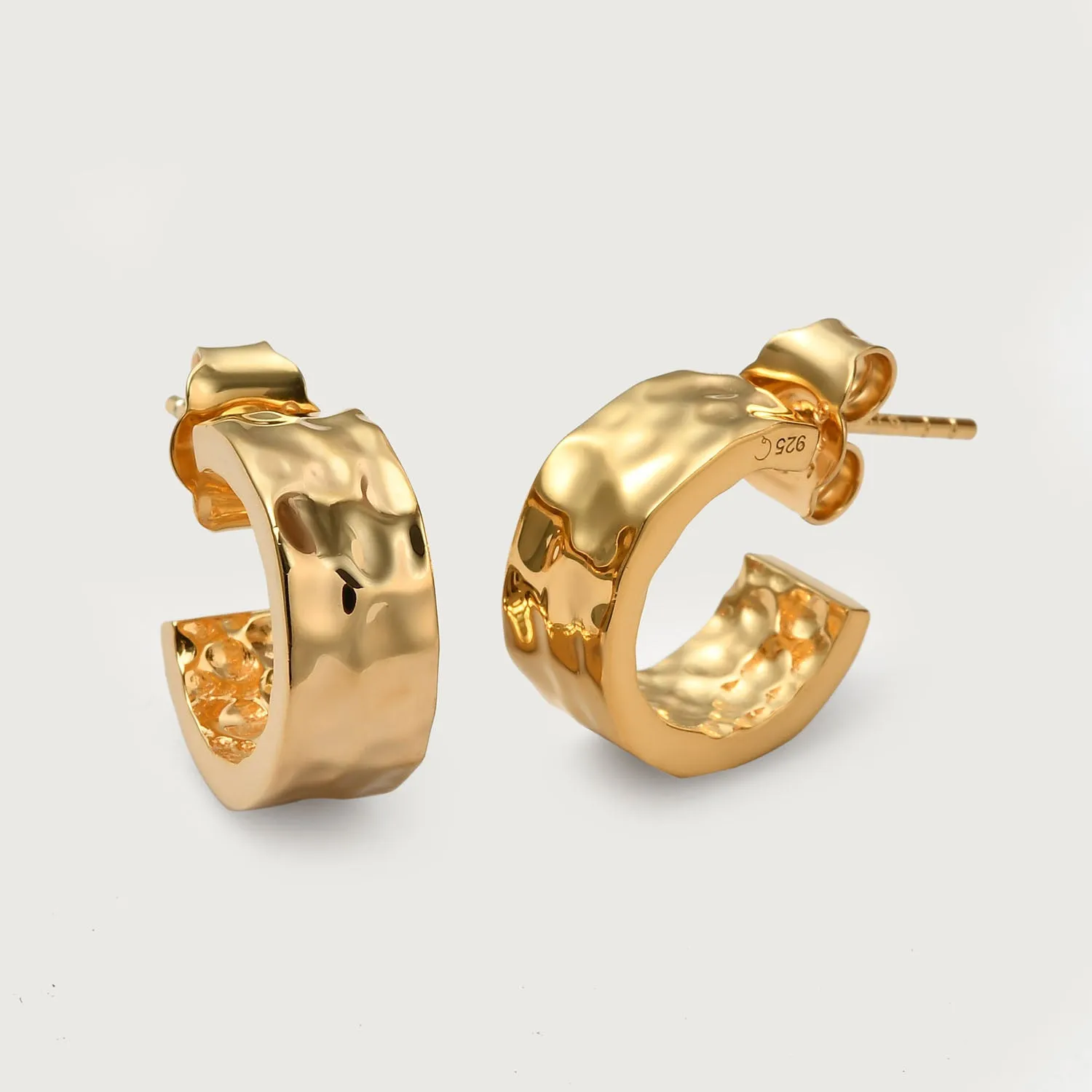 Certainly! Here’s an optimized title for the product:

**Elegant Grecian Hammered Huggie Hoop Earrings – Stylish and Lightweight for Everyday Wear** 

This title includes descriptive modifiers to enhance appeal and clarify the products characteristics.