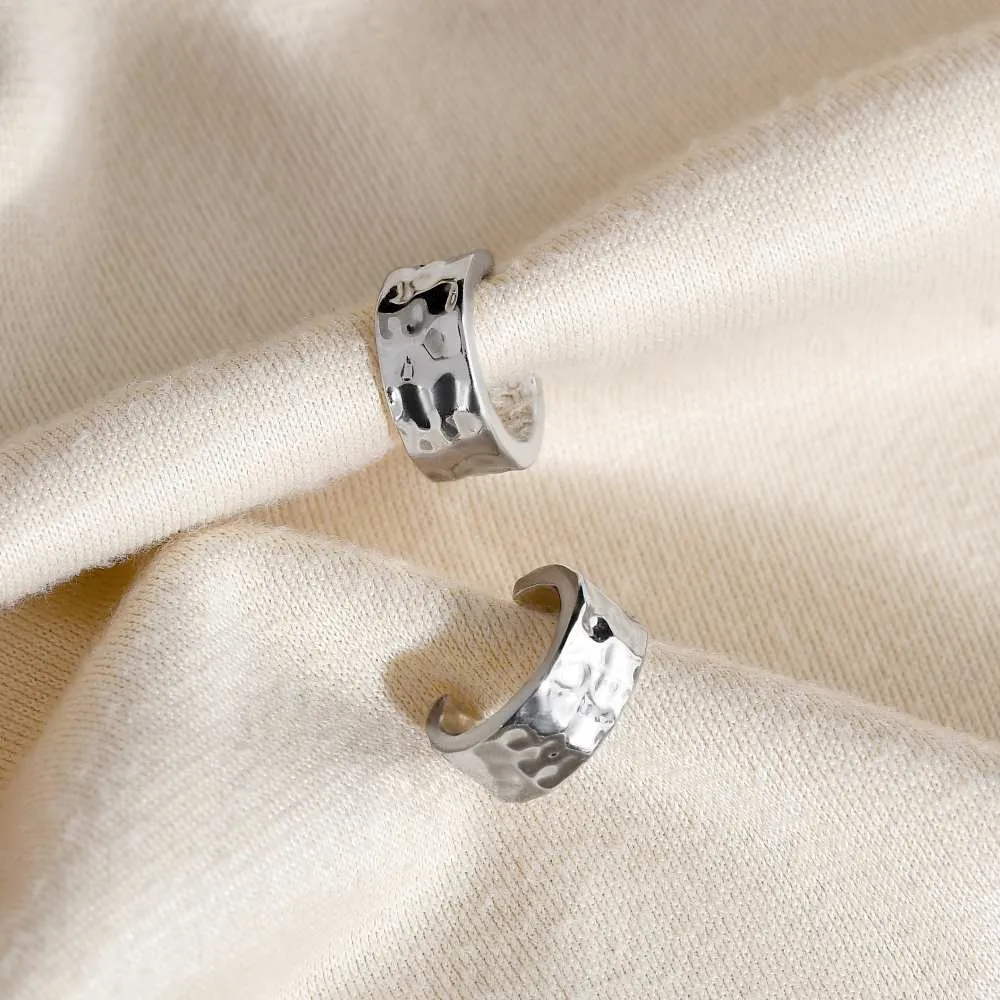 Certainly! Here’s an optimized title for the product:

**Elegant Grecian Hammered Huggie Hoop Earrings – Stylish and Lightweight for Everyday Wear** 

This title includes descriptive modifiers to enhance appeal and clarify the products characteristics.