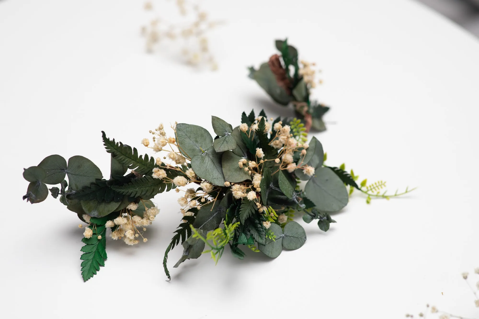 Greenery bendable bridal vine with baby's breath Bridal accessories Eucalyptus flower comb Wedding hair comb Flexible Shapable hair vine