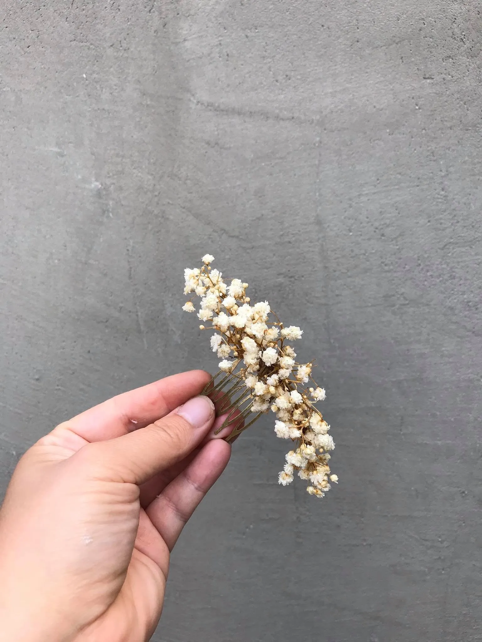 Off white wedding flower comb Beige bridal hair comb Decorative baby's breath comb Flower accessories Magaela Preserved flowers Bridal comb