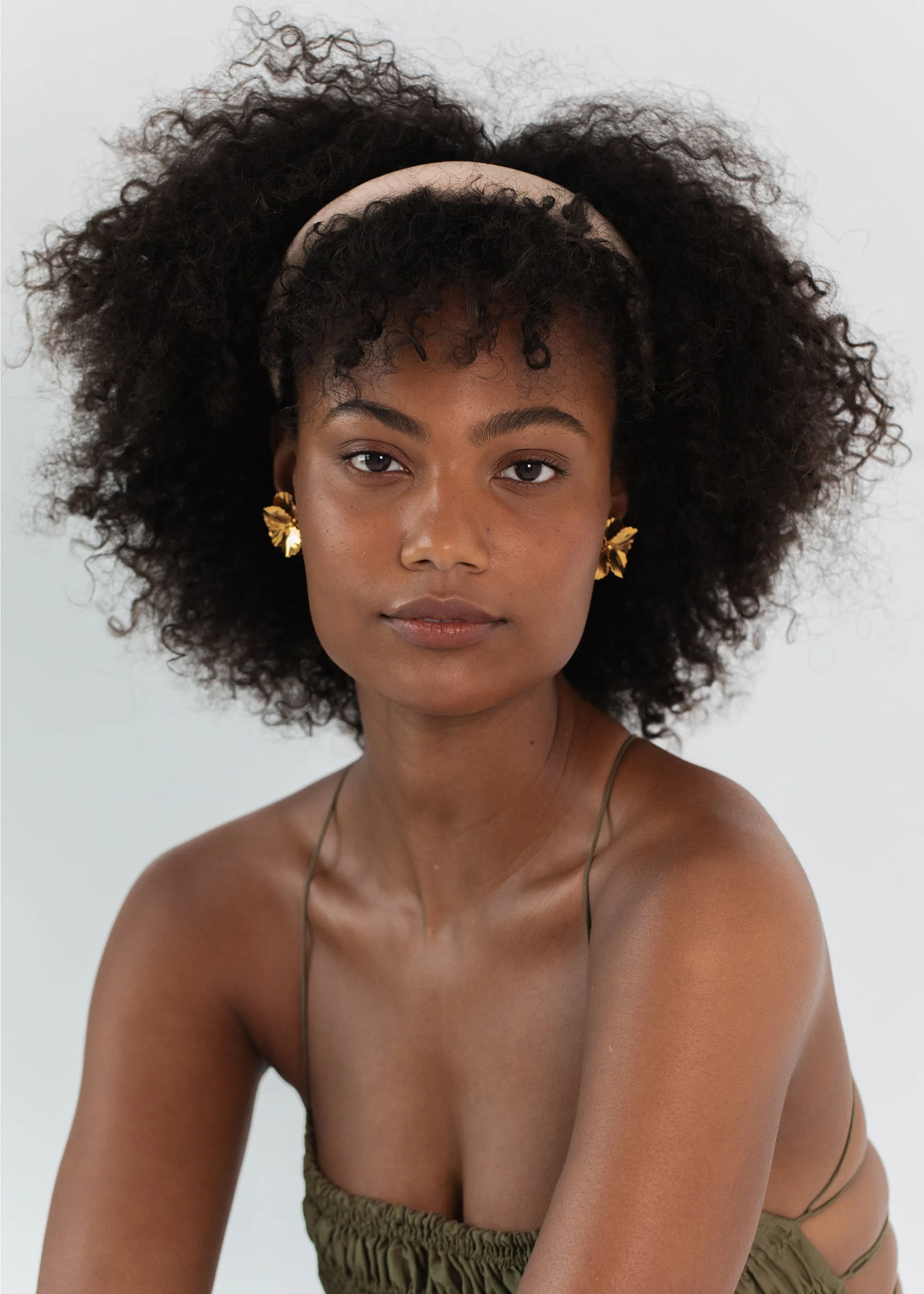 Tori Headband in Satin -- Dune